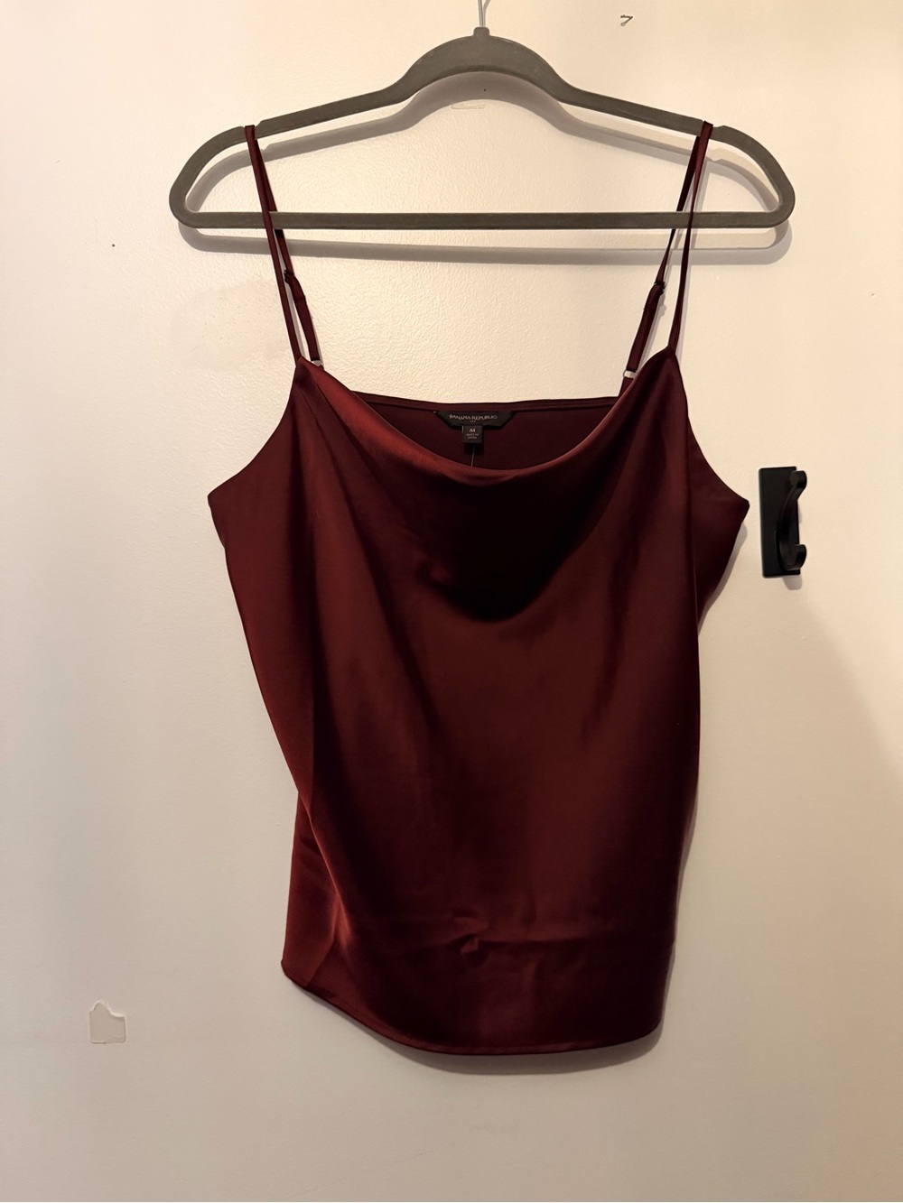 ✨ NWT Banana Republic Satin Cowl Neck Cami – Burgundy Wine ✨